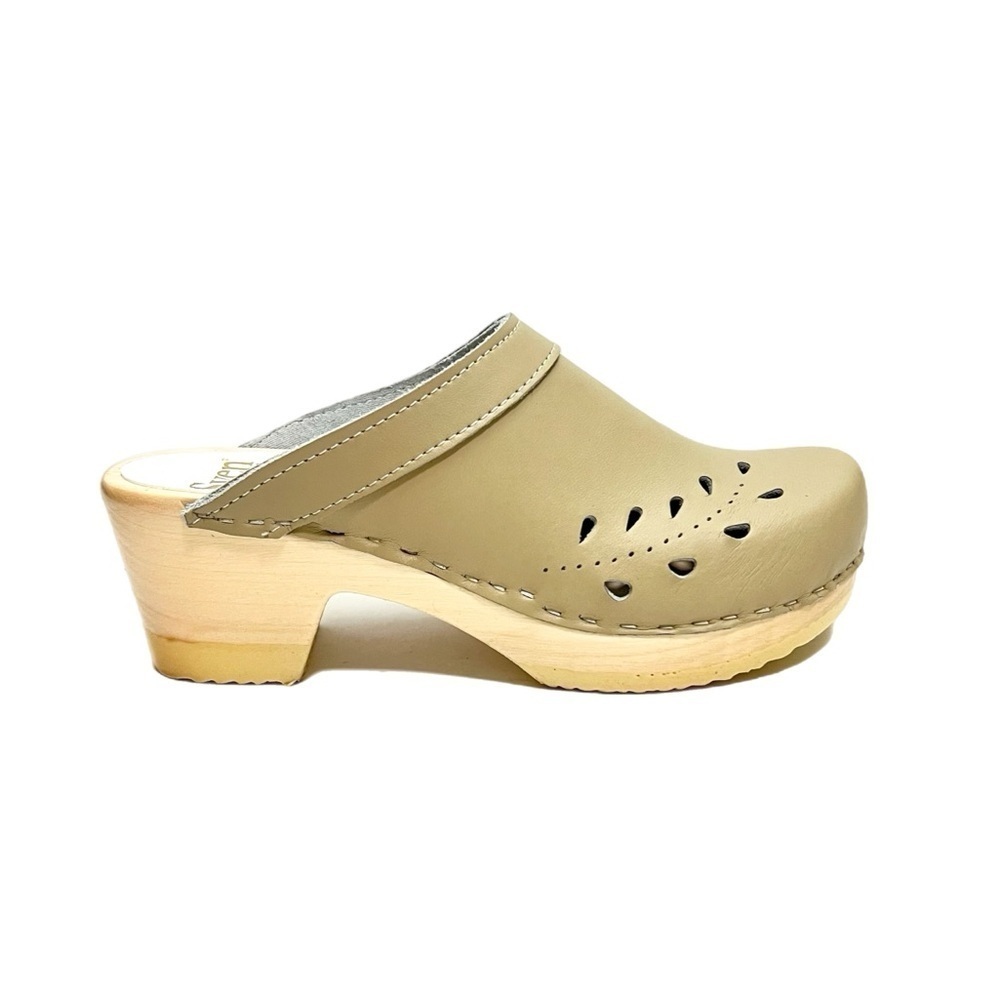 Vintage Y2K deadstock beige leather heeled wooden Swedish clogs